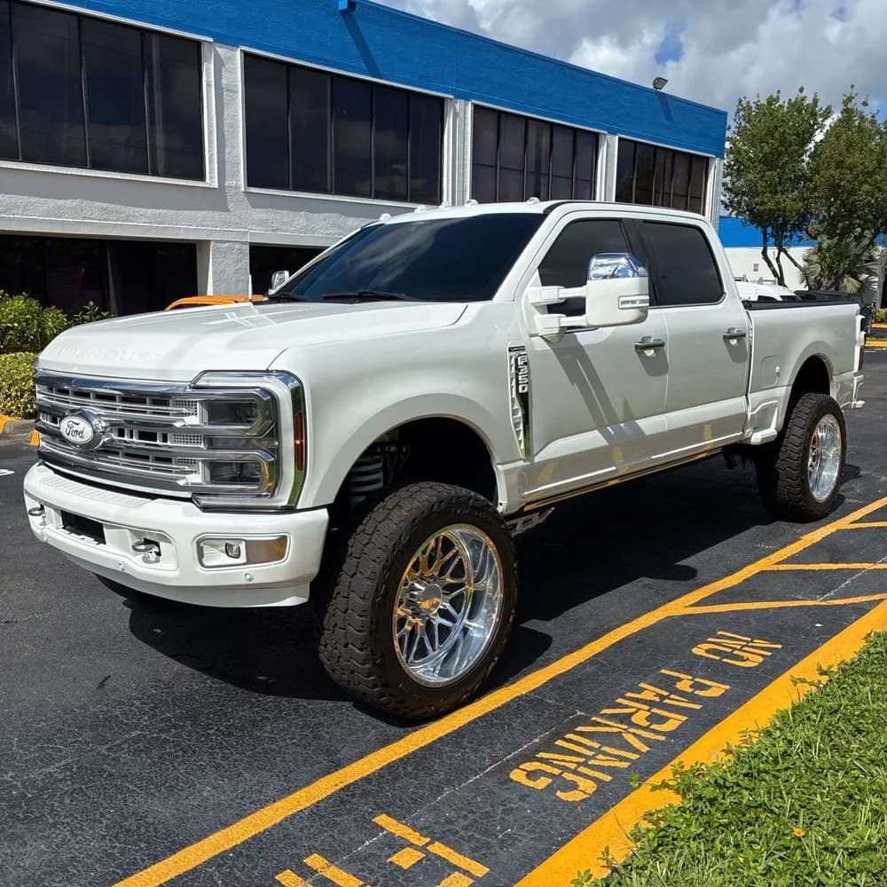 2024 Ford F-350 Super Duty Limited photo 1