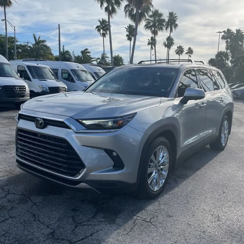 2024 Toyota Grand Highlander Platinum photo 1