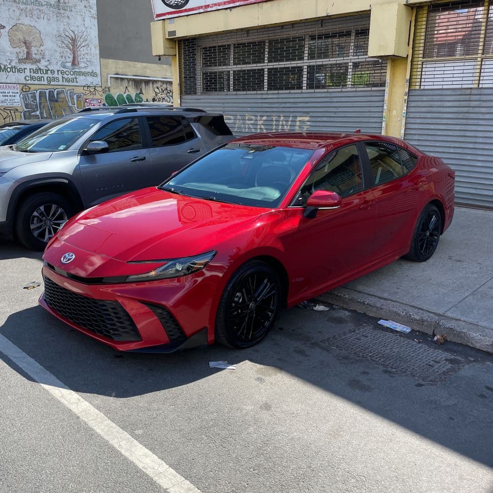 2025 Toyota Camry SE photo 1