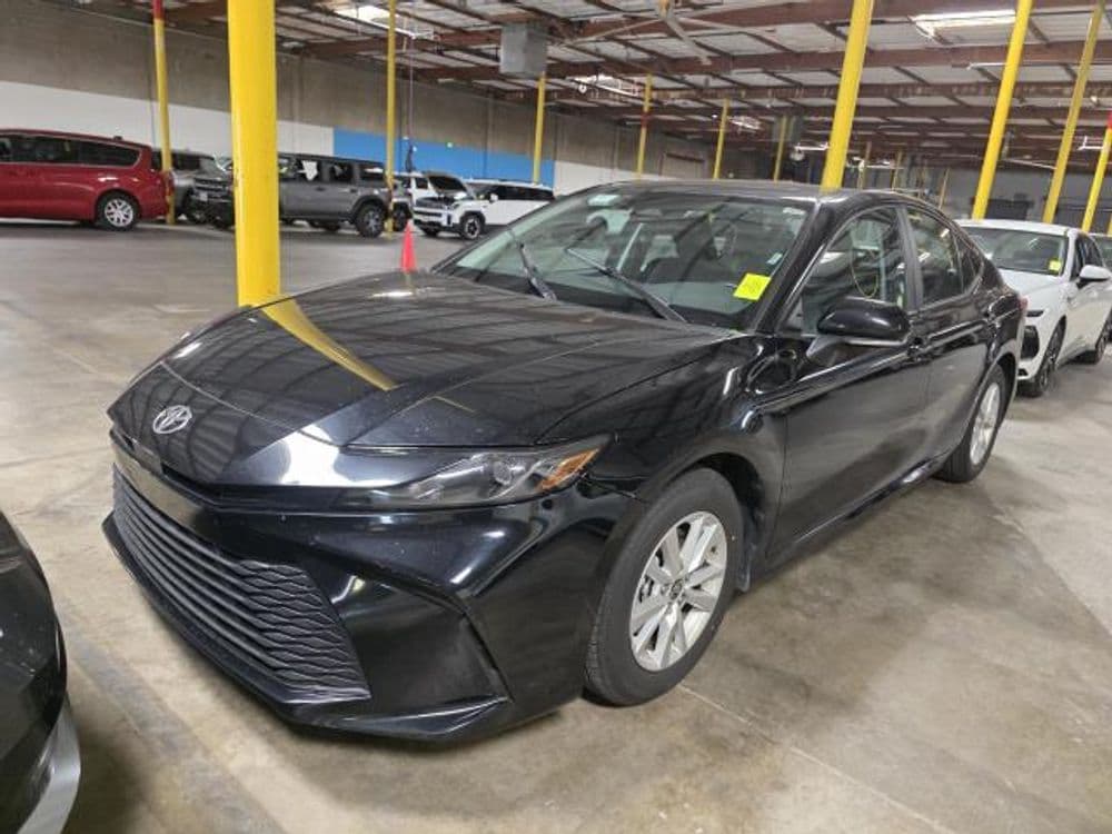 2025 Toyota Camry LE photo 1